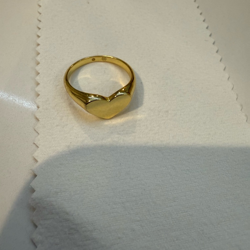 Gorjana Louise Heart Signet Ring